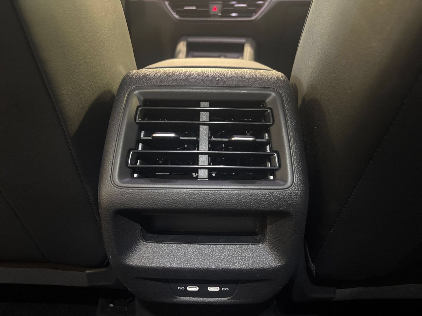 Used 2026 Volkswagen Tiguan SE AWD/4WD image 24