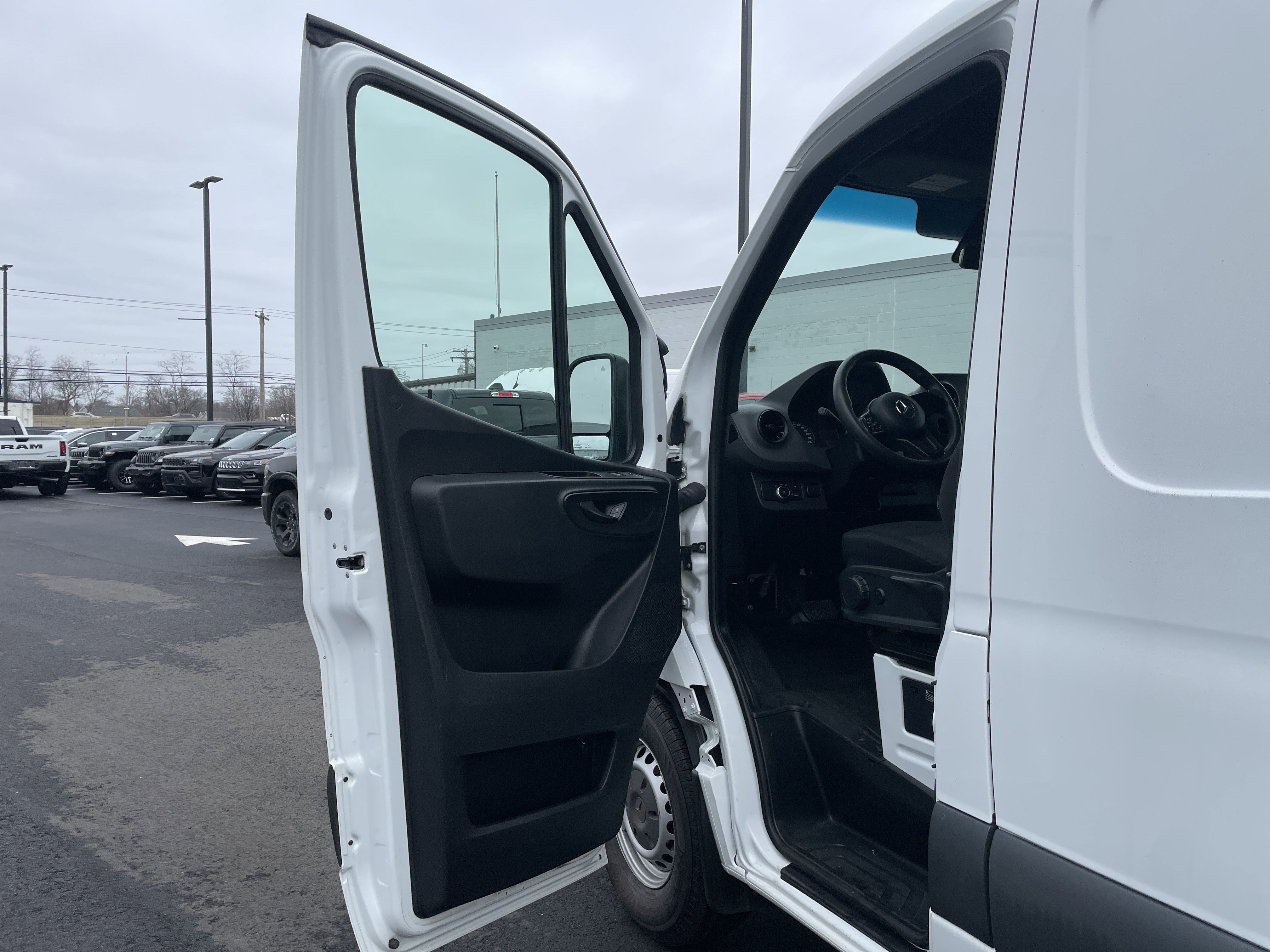 Used 2019 Mercedes-Benz Sprinter 1500 image 26