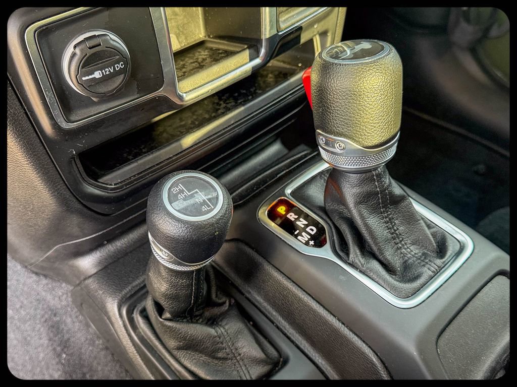 Used 2023 Jeep Wrangler Unlimited Sport AWD/4WD image 25