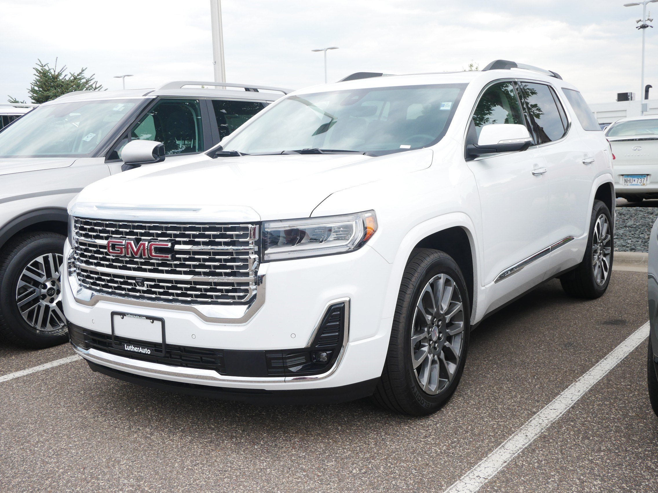 Used 2023 GMC Acadia Denali w/ Denali Ultimate Package AWD/4WD image 3