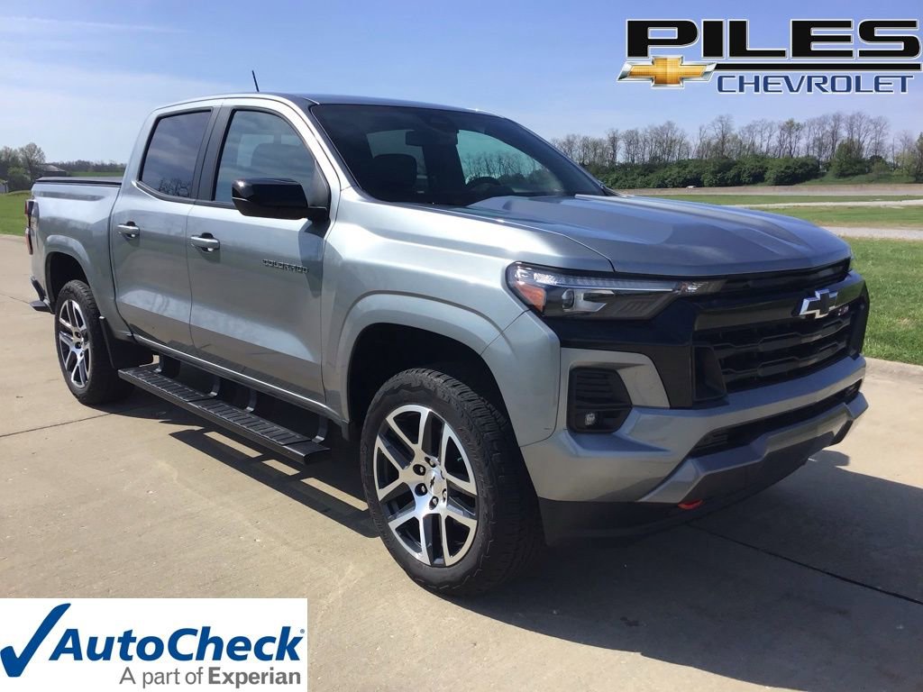 Used 2024 Chevrolet Colorado Z71 w/ Z71 Convenience Package 2 AWD/4WD image 1
