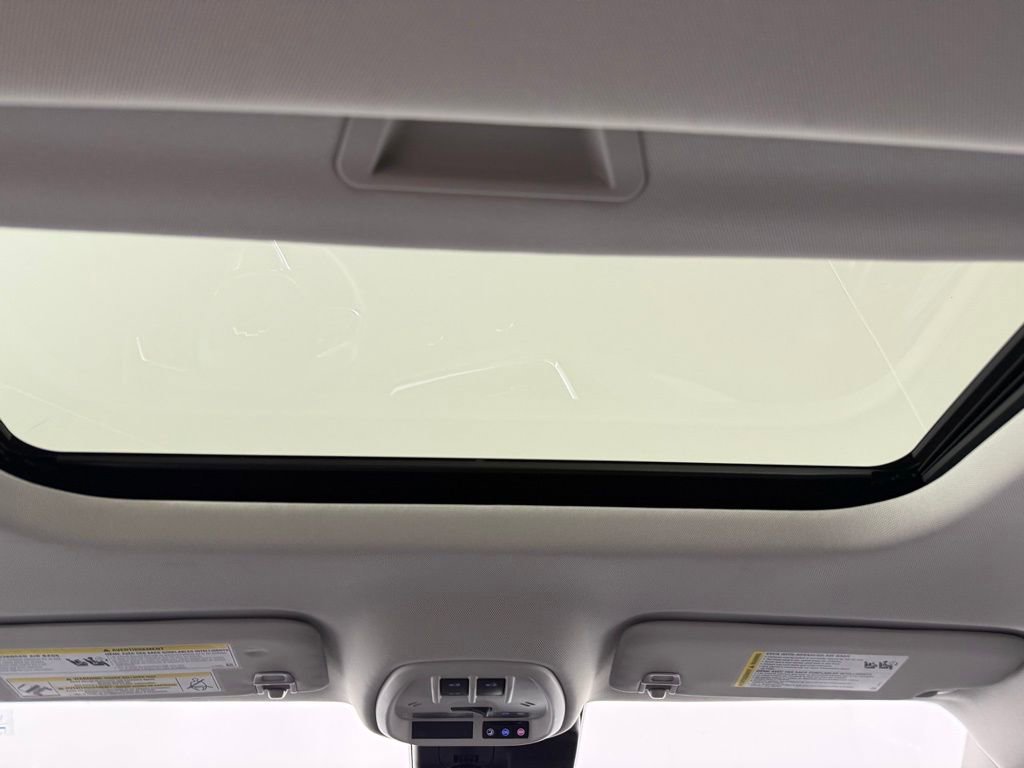 Used 2025 Chevrolet Trax ACTIV w/ Sunroof Package image 3