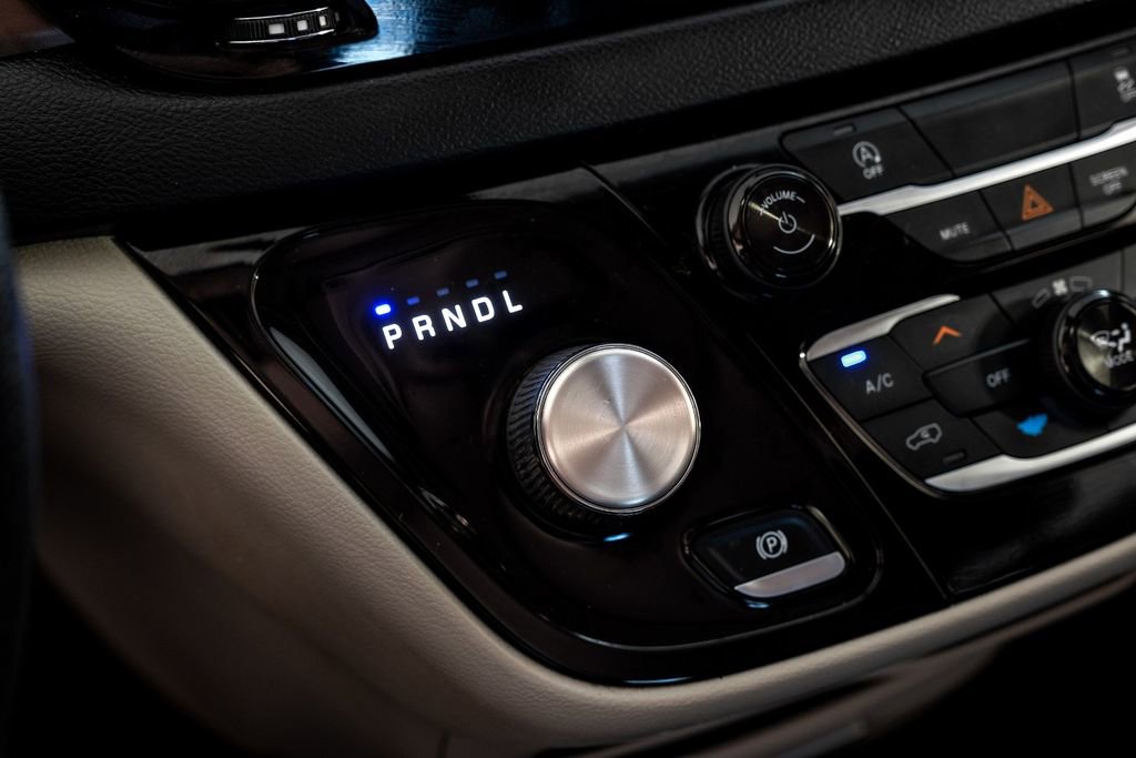 Used 2020 Chrysler Voyager Lxi image 21