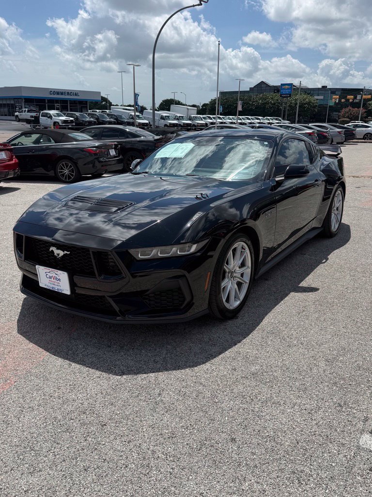 Used 2025 Ford Mustang GT Premium RWD image 3