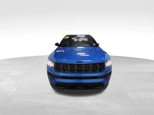 Used 2023 Jeep Compass Latitude w/ Sun and Sound Group AWD/4WD image 3