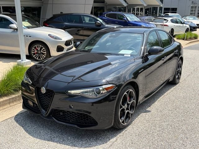 Used 2023 Alfa Romeo Giulia Veloce AWD/4WD image 2