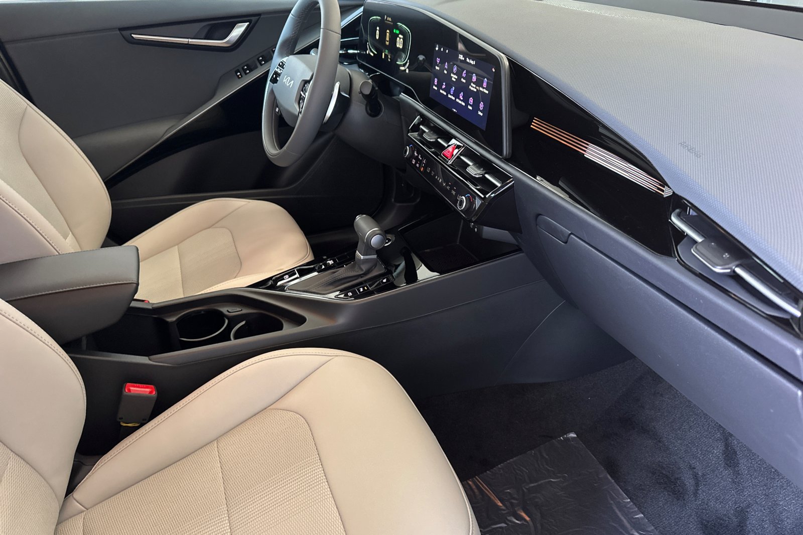 New 2026 Kia Niro EX FWD image 16