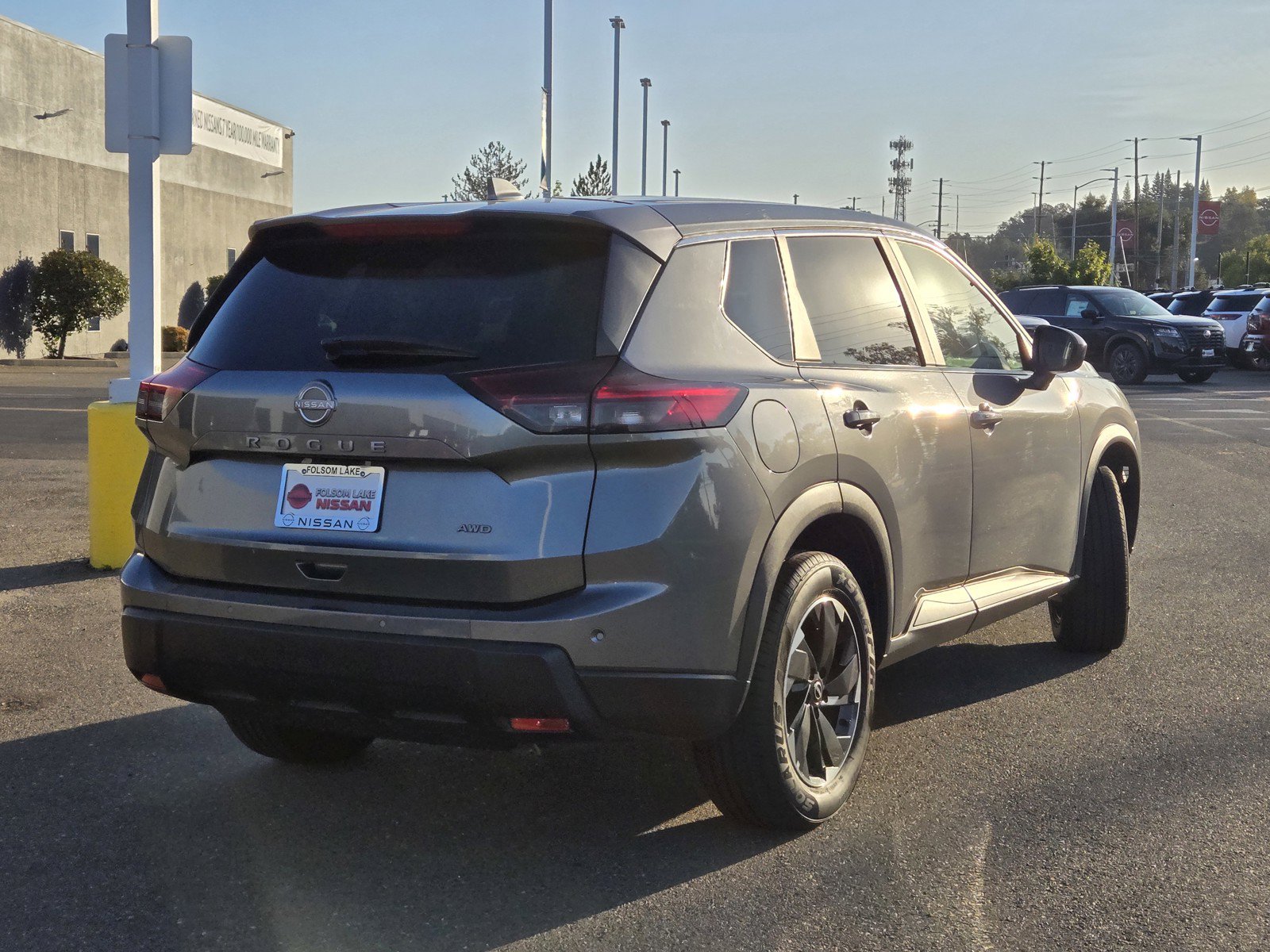 Certified 2025 Nissan Rogue SV AWD/4WD image 4