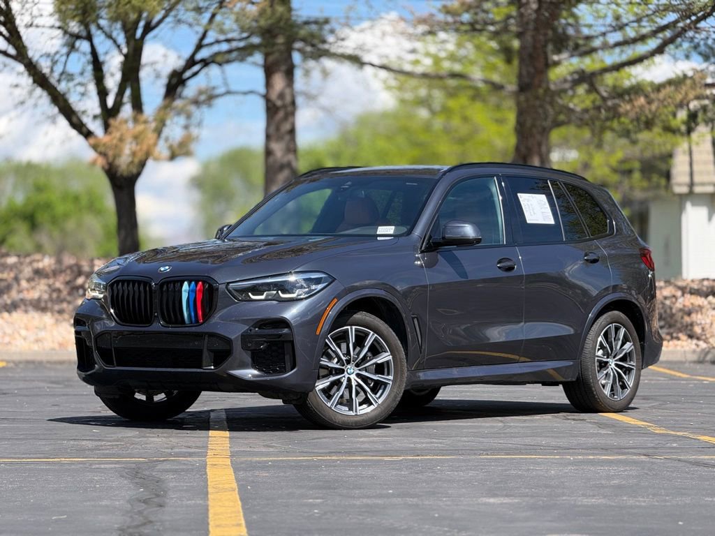 Used 2022 BMW X5 xDrive40i w/ M Sport Package image 1