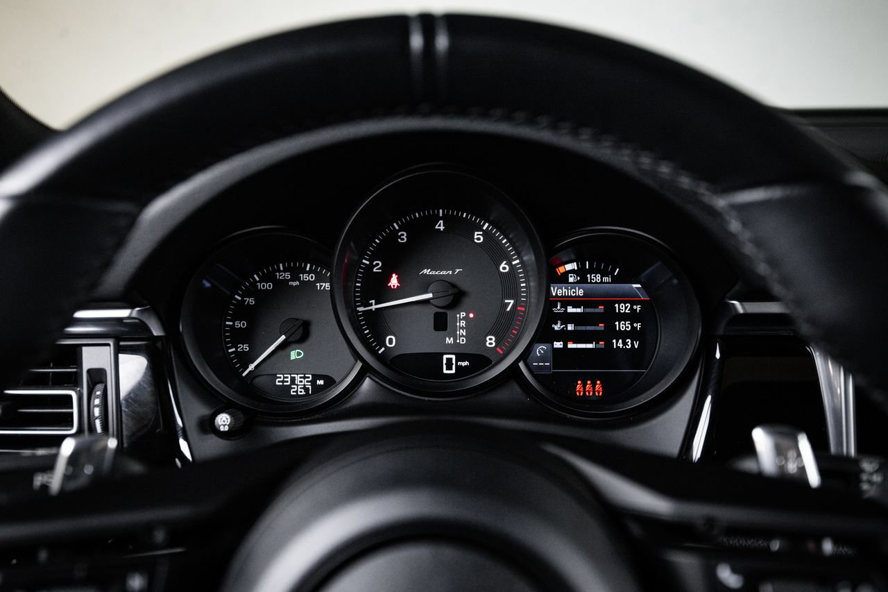 Certified 2023 Porsche Macan Turbo AWD/4WD image 15