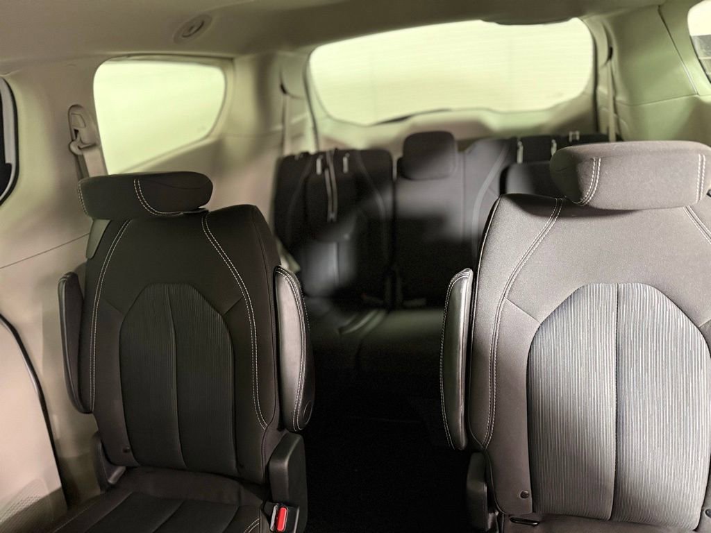 Used 2023 Chrysler Voyager LX image 23