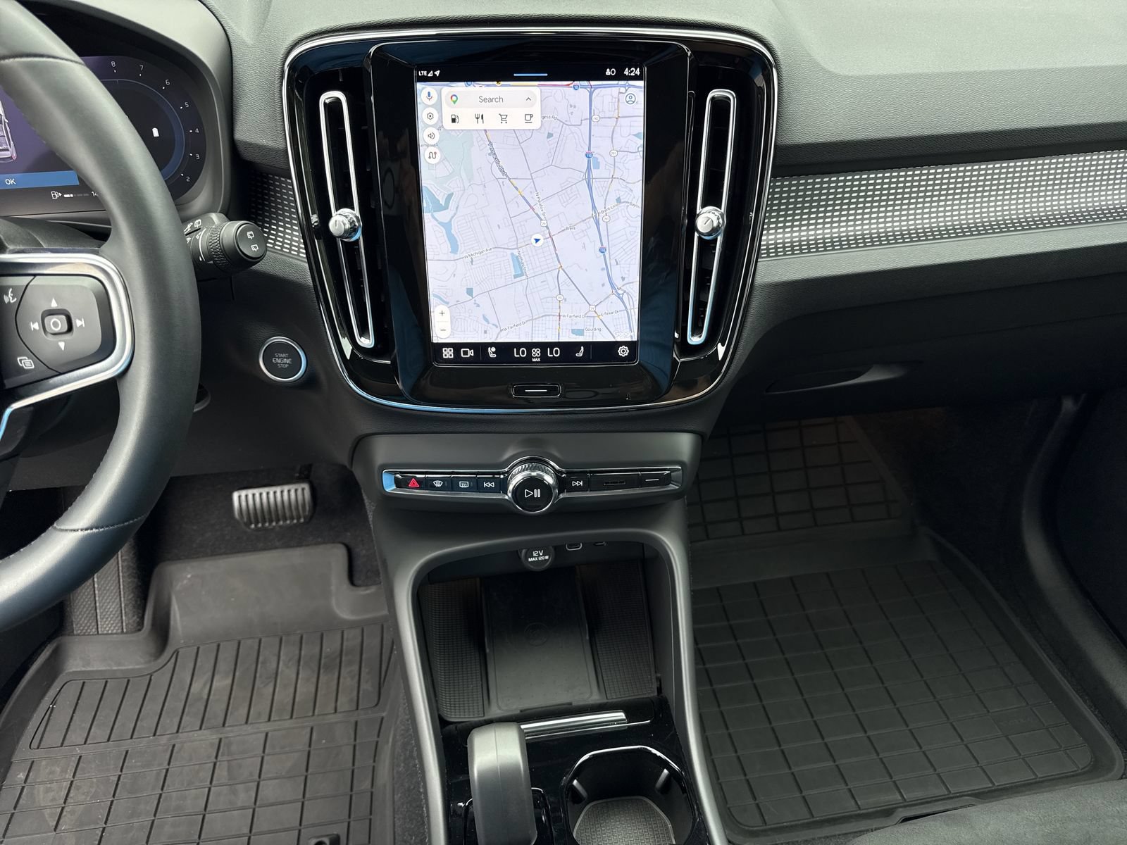 Used 2024 Volvo XC40 B5 Plus w/ Protection Package Premier AWD/4WD image 30