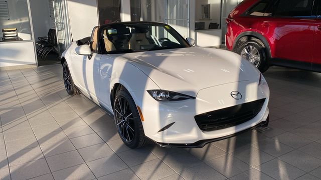 New 2025 MAZDA MX-5 Miata Grand Touring w/ Appearance Package image 3