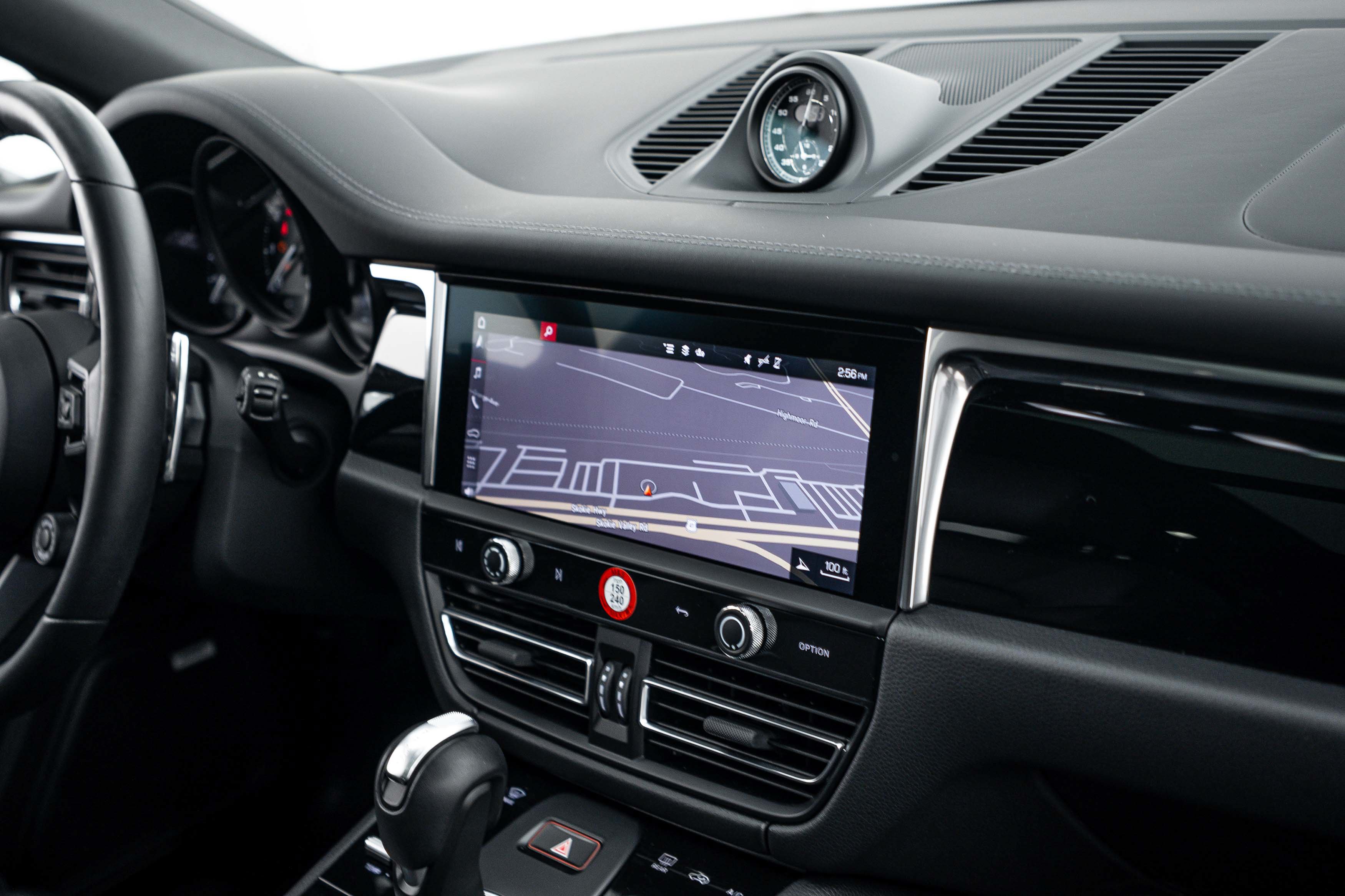 Certified 2026 Porsche Macan Turbo AWD/4WD image 13