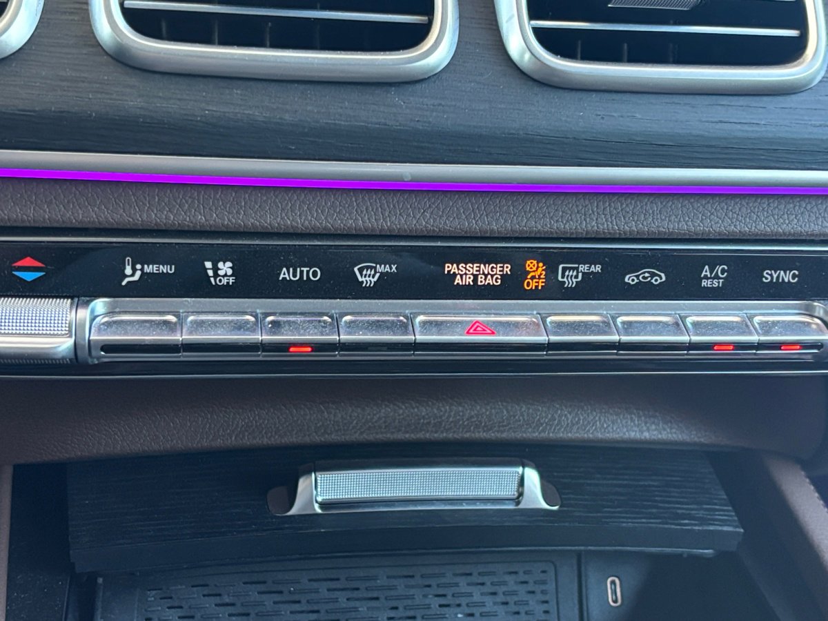 Used 2025 Mercedes-Benz GLS 450 4MATIC image 4