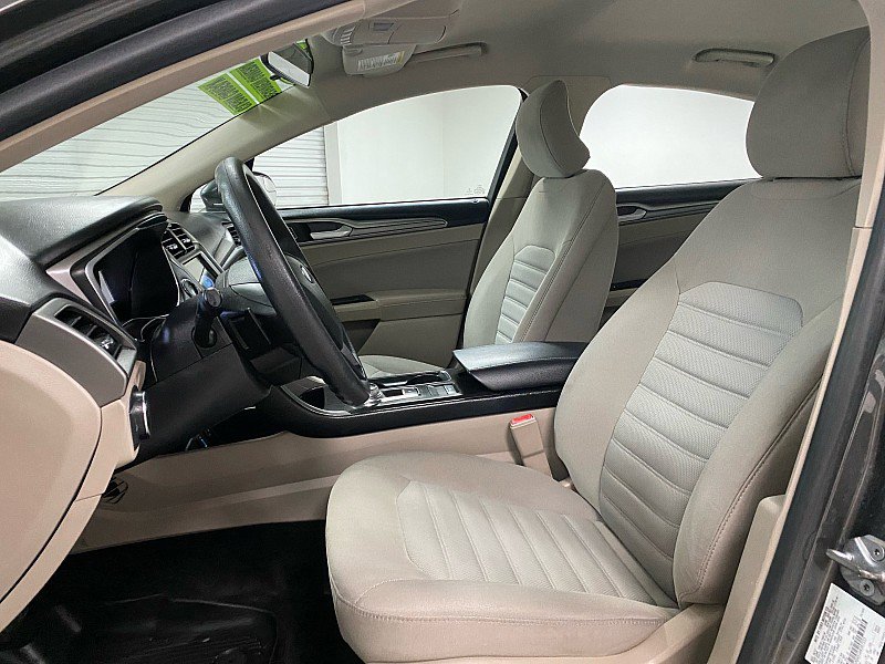 Used 2017 Ford Fusion SE w/ Fusion SE Technology Package image 10