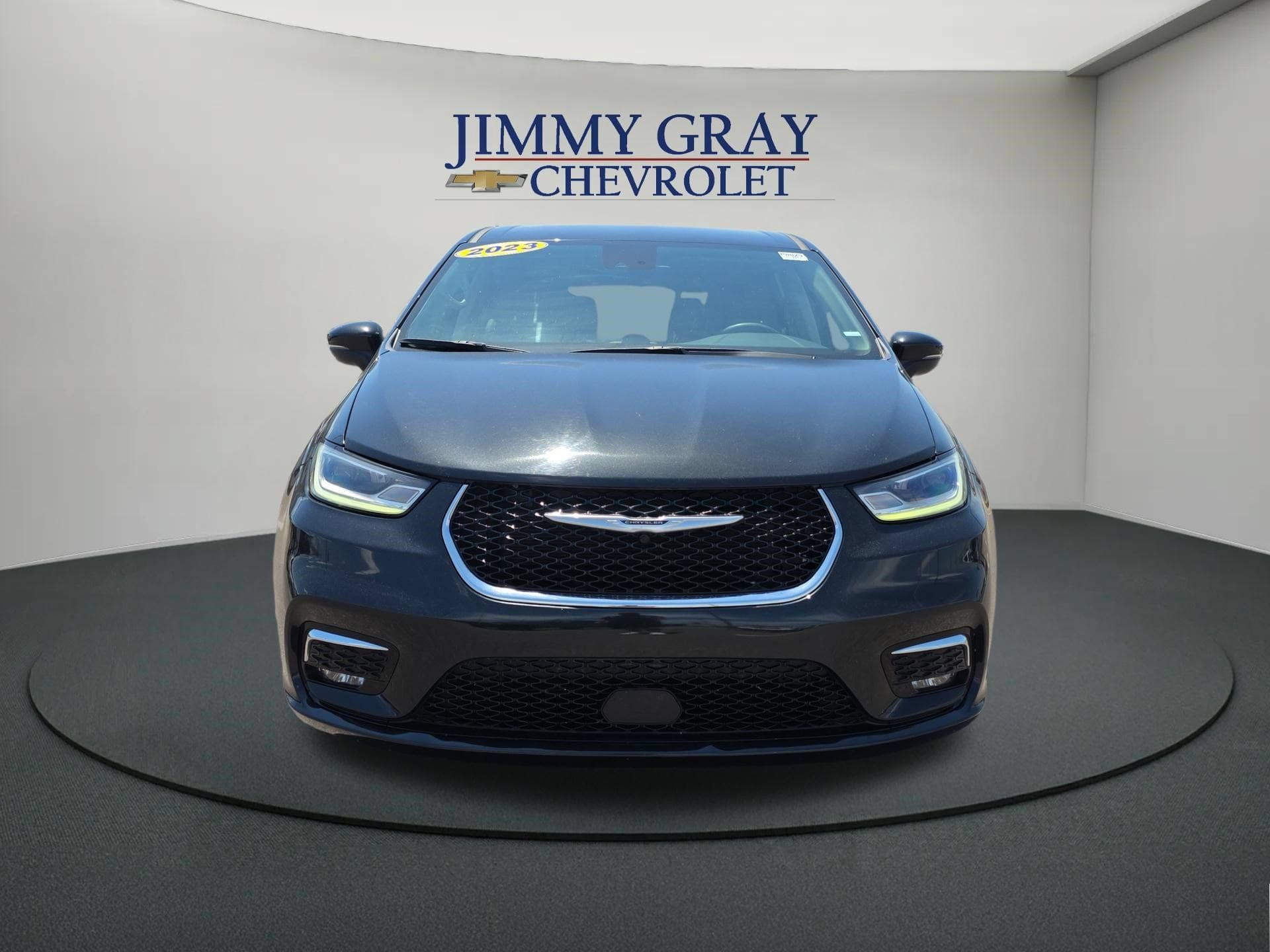 Used 2023 Chrysler Pacifica Touring-L FWD image 8