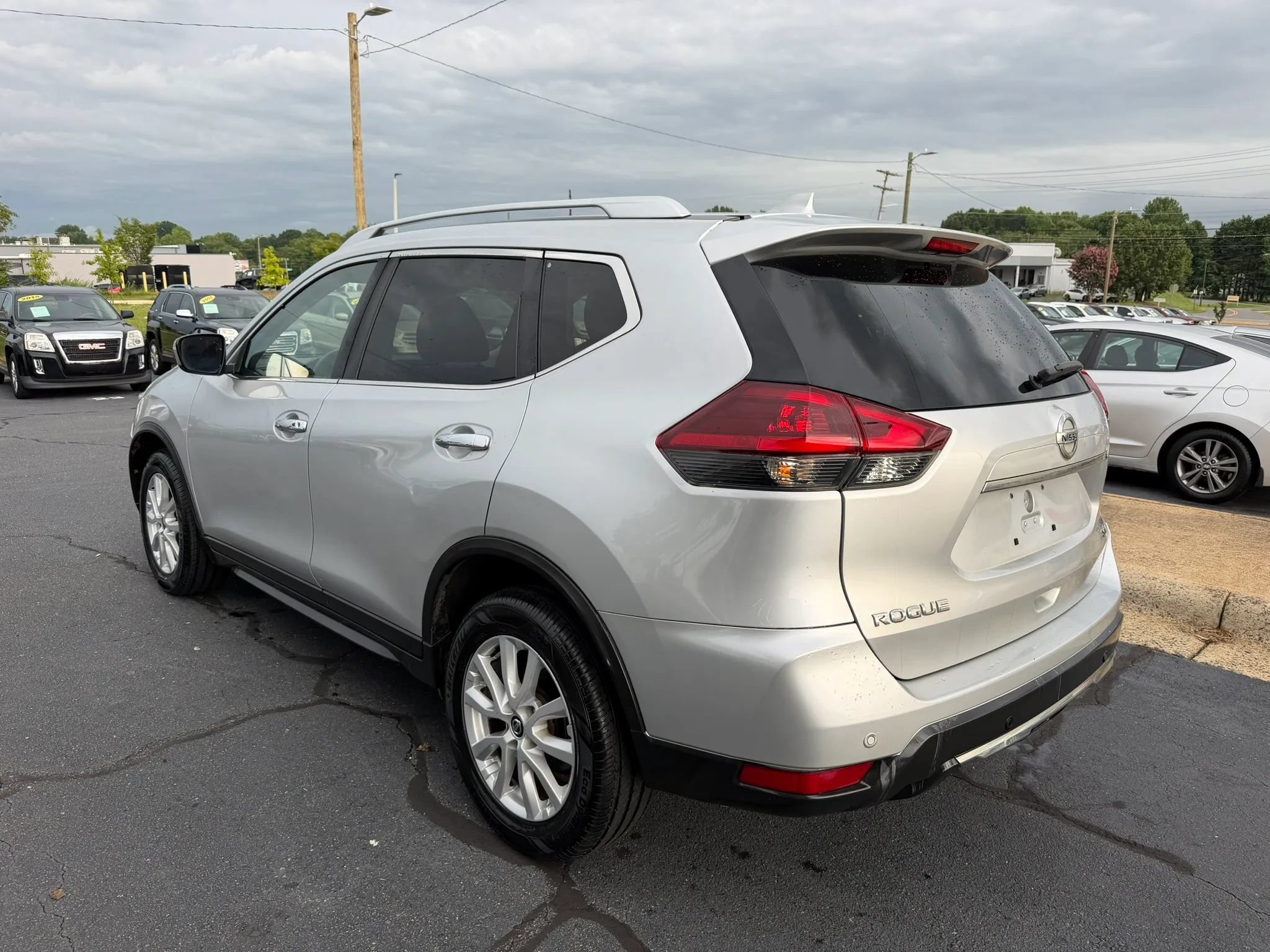 Used 2019 Nissan Rogue SV FWD image 5