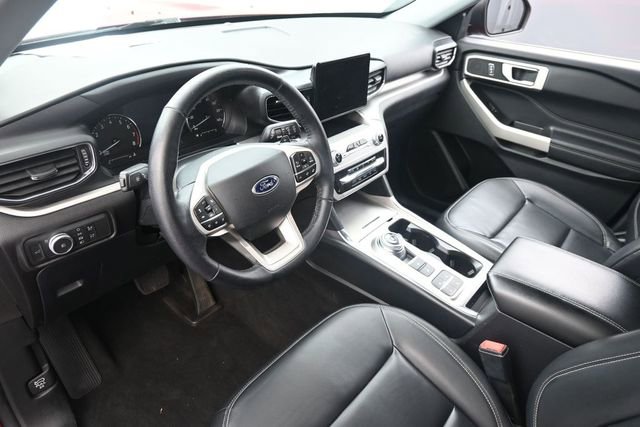 Used 2021 Ford Explorer XLT w/ Equipment Group 202A RWD image 12