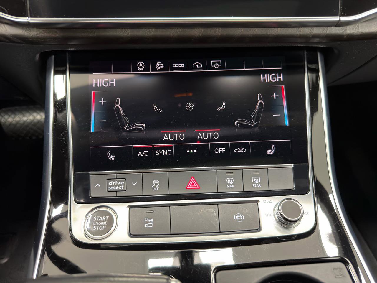 Used 2021 Audi Q8 Premium image 22