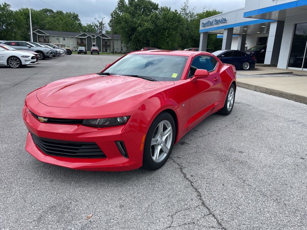 Used 2018 Chevrolet Camaro LT w/ Technology Package RWD image 3