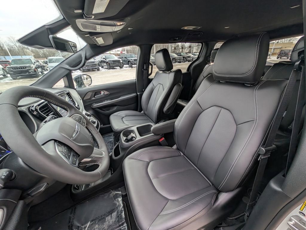 New 2026 Chrysler Voyager LX image 14