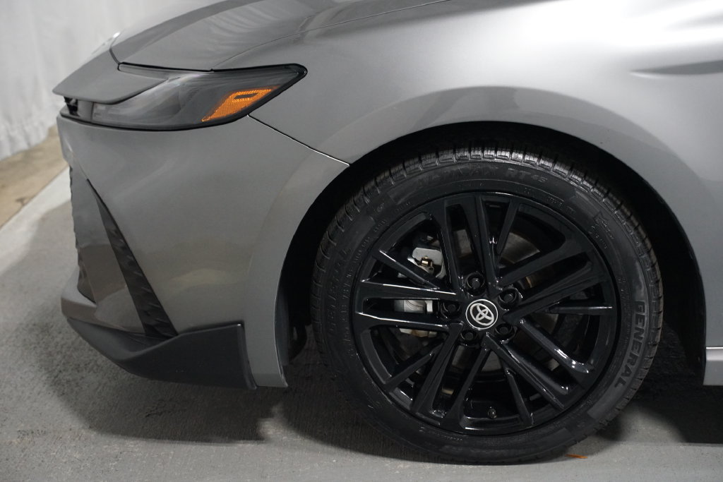 Certified 2025 Toyota Camry SE FWD image 5