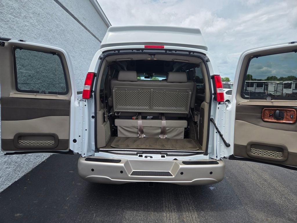 Used 2022 Chevrolet Express 2500 w/ Enhanced Convenience Package image 6