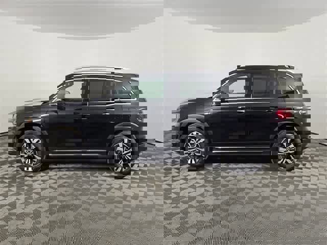 Used 2025 Mercedes-Benz GLB 250 GLB 250 image 2