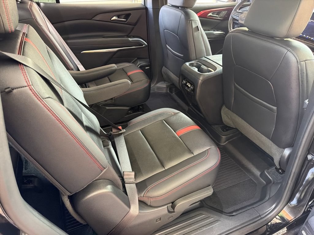 Used 2024 Chevrolet Traverse RS FWD image 34