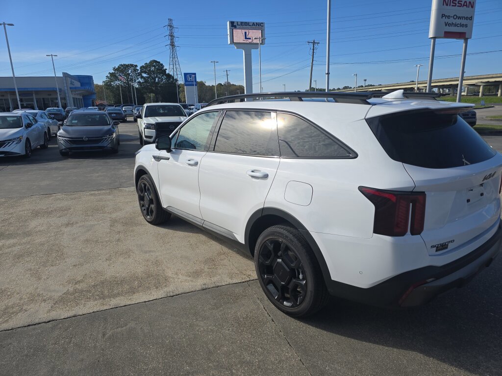 Used 2025 Kia Sorento SX image 4