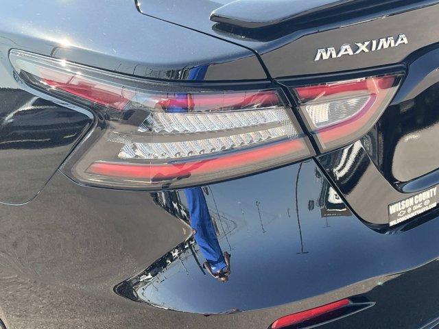 Used 2023 Nissan Maxima SR w/ Sport Mat Group FWD image 10