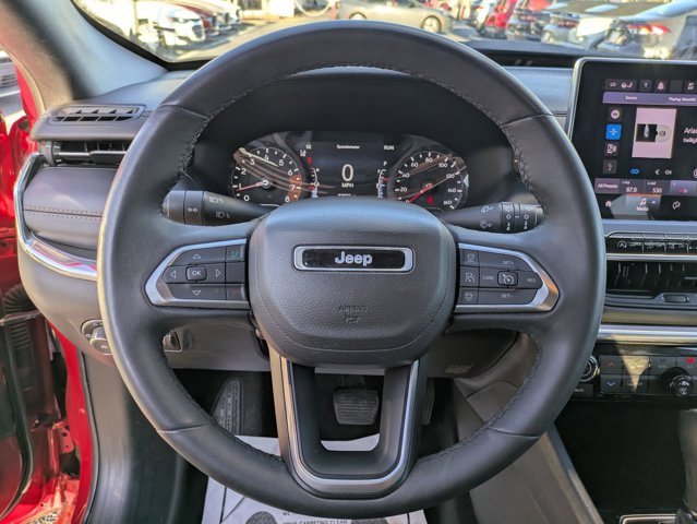 Used 2023 Jeep Compass Limited image 15
