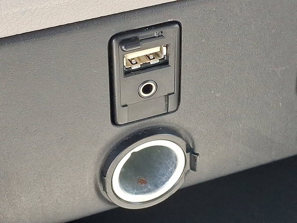 Used 2015 Toyota Sienna LE image 25