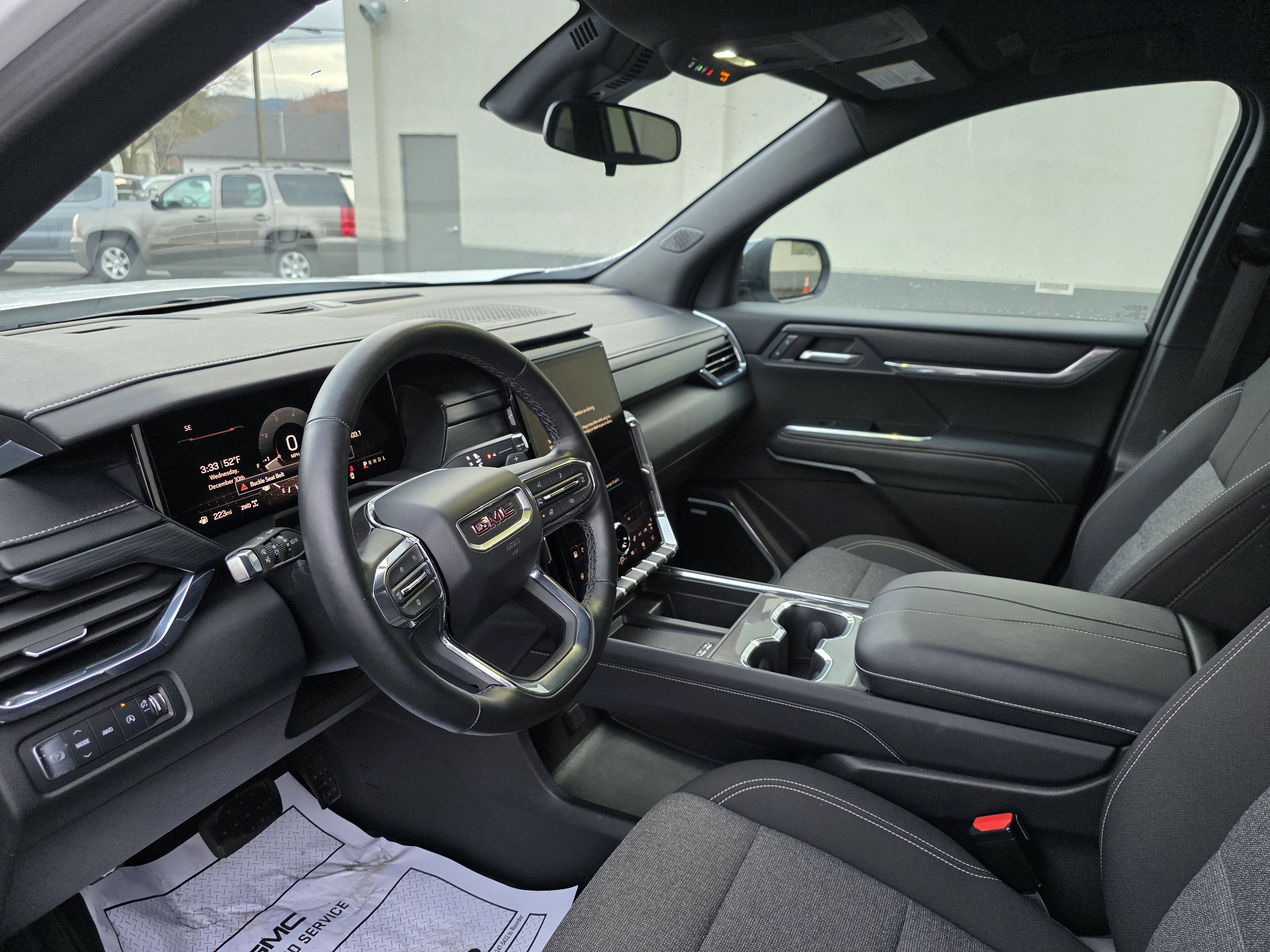 Used 2025 GMC Acadia Elevation image 12