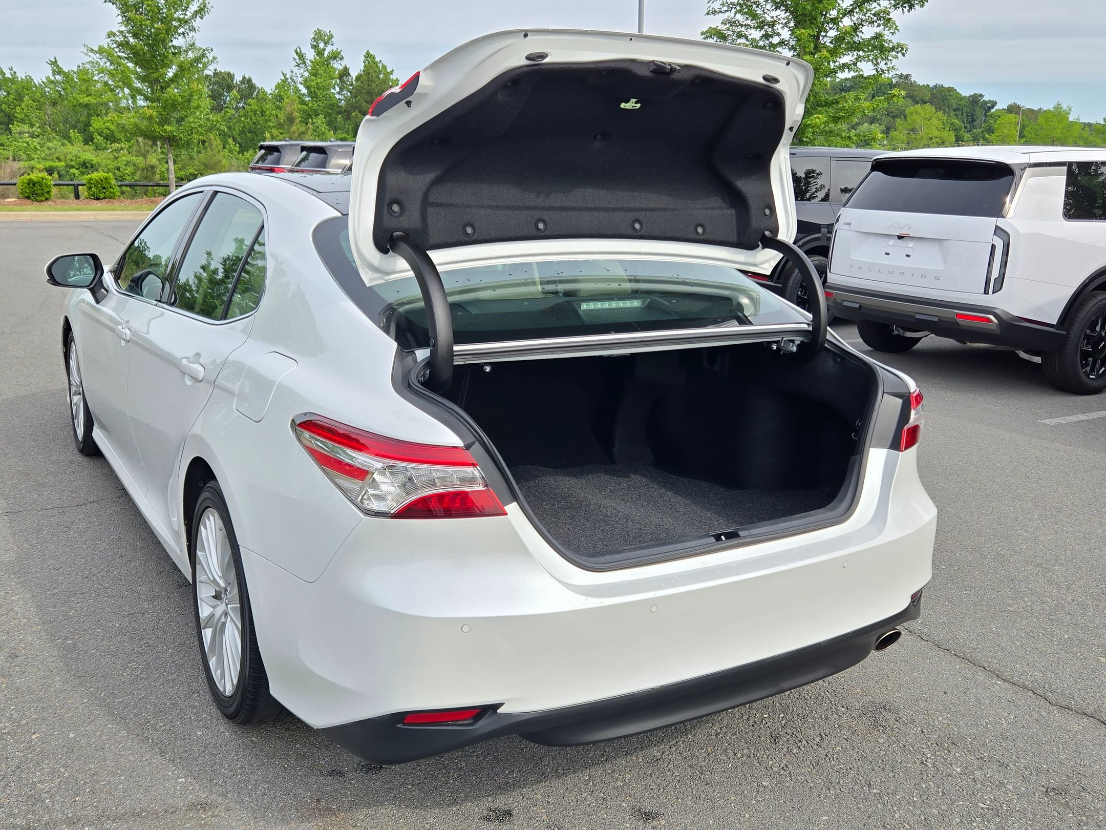 Used 2018 Toyota Camry XLE w/ Audio Package FWD image 18