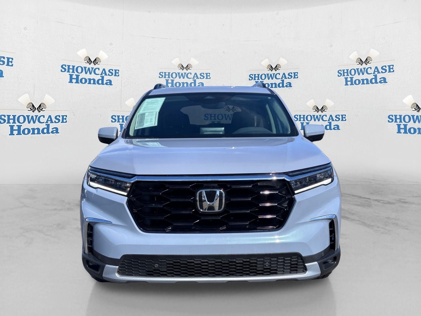 Certified 2025 Honda Pilot Touring image 6