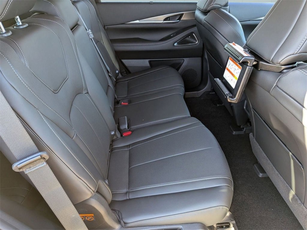 New 2026 INFINITI QX60 Luxe w/ Family Package image 30