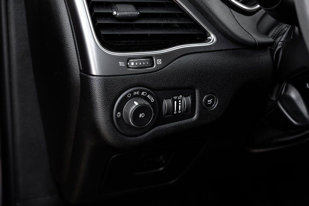 Used 2022 Jeep Cherokee Limited image 37