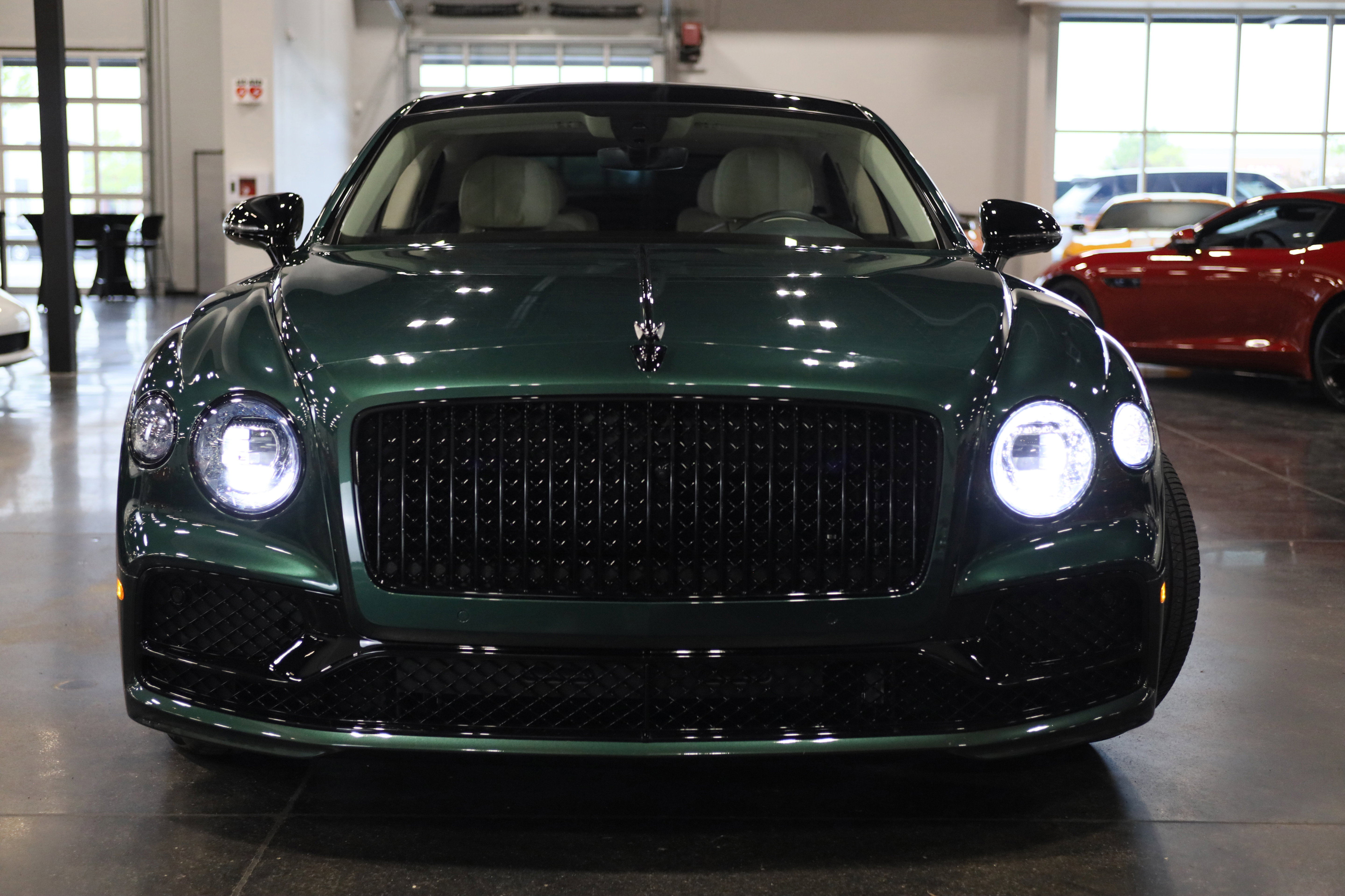 Used 2023 Bentley Flying Spur Plug-In Hybrid AWD/4WD image 2