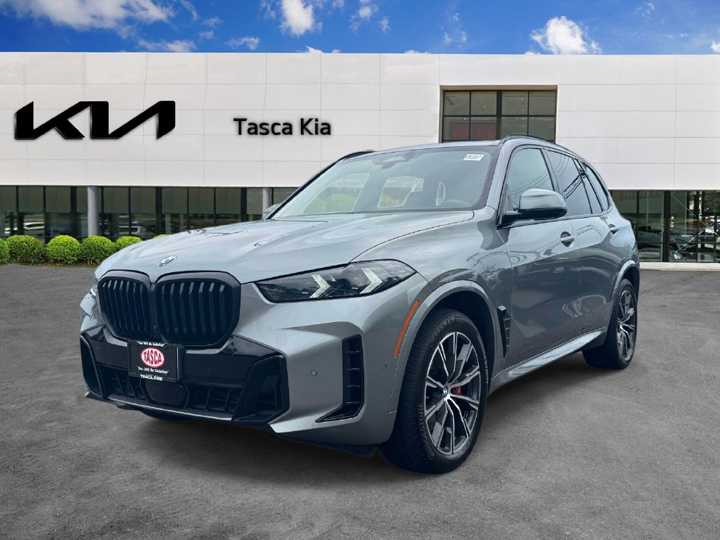 Used 2024 BMW X5 xDrive40i w/ M Sport Package AWD/4WD image 3