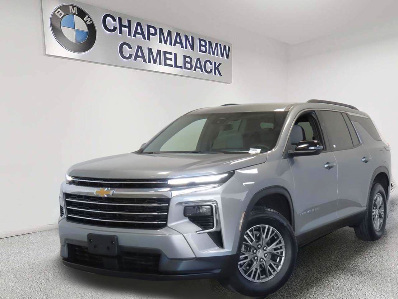 Used 2025 Chevrolet Traverse LT AWD/4WD image 1