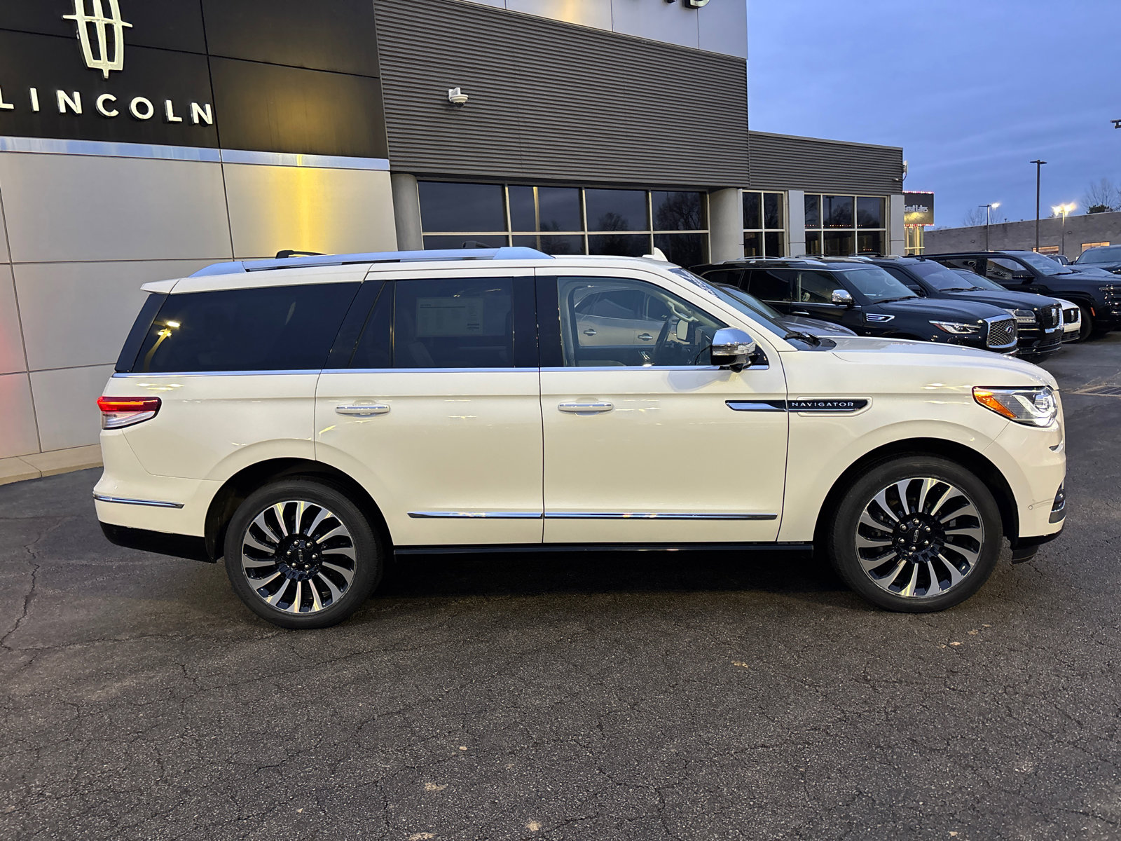 Certified 2023 Lincoln Navigator Black Label image 8