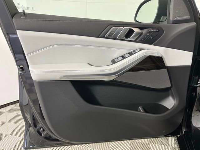 New 2026 BMW X7 xDrive40i w/ Premium Package AWD/4WD image 9
