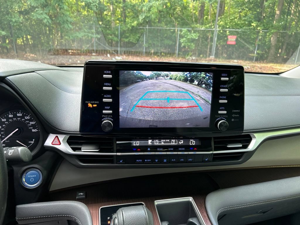 Used 2024 Toyota Sienna XLE FWD image 19
