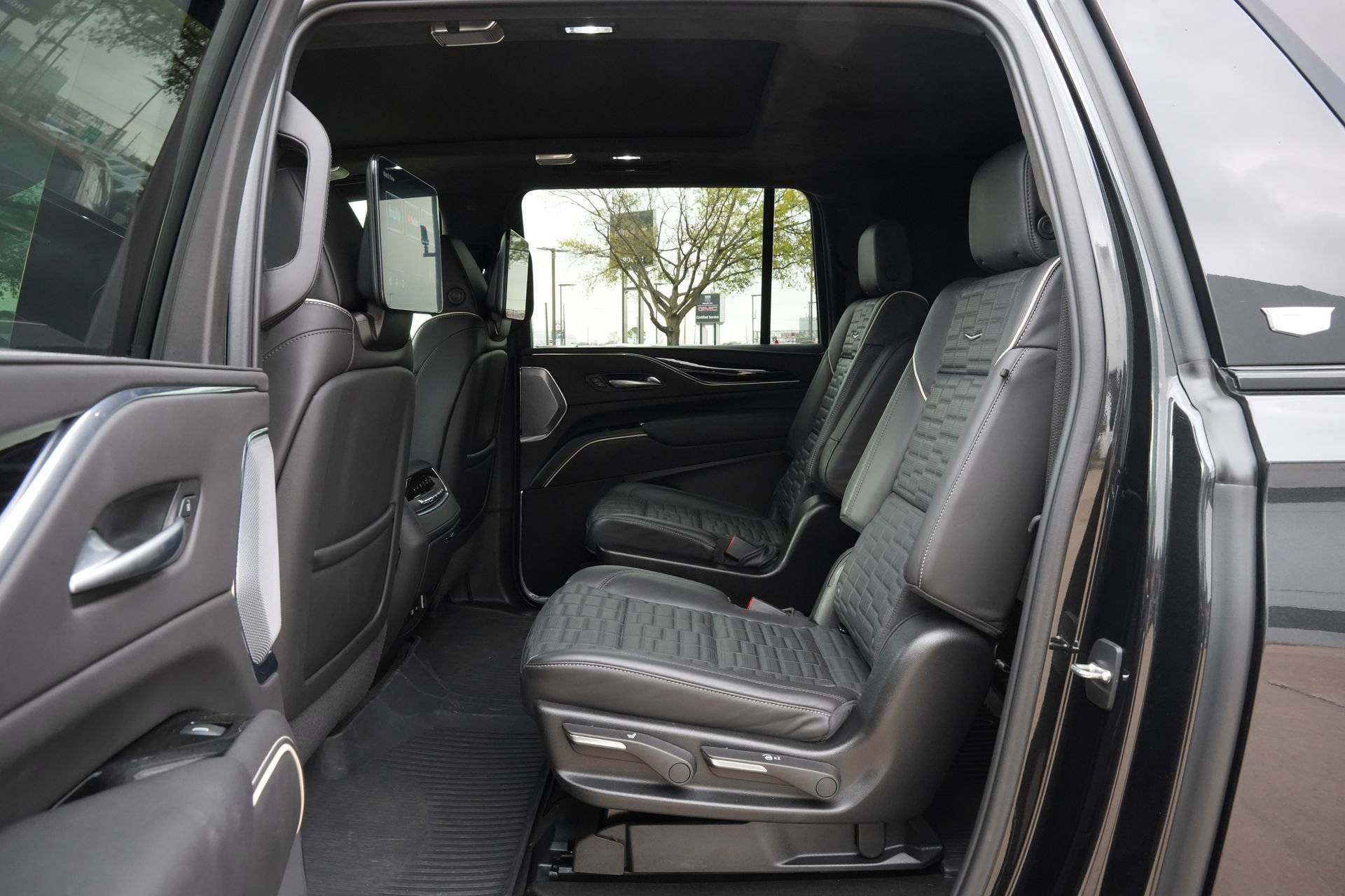 Certified 2024 Cadillac Escalade ESV V w/ Heavy-Duty Trailer Package image 20