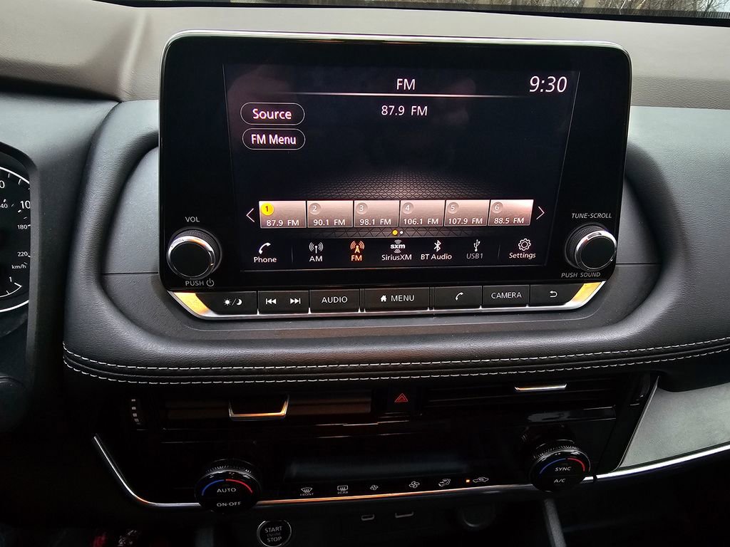 Used 2023 Nissan Rogue SV image 10