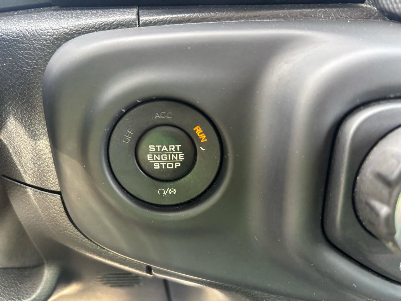 Used 2018 Jeep Wrangler Unlimited Sahara AWD/4WD image 19