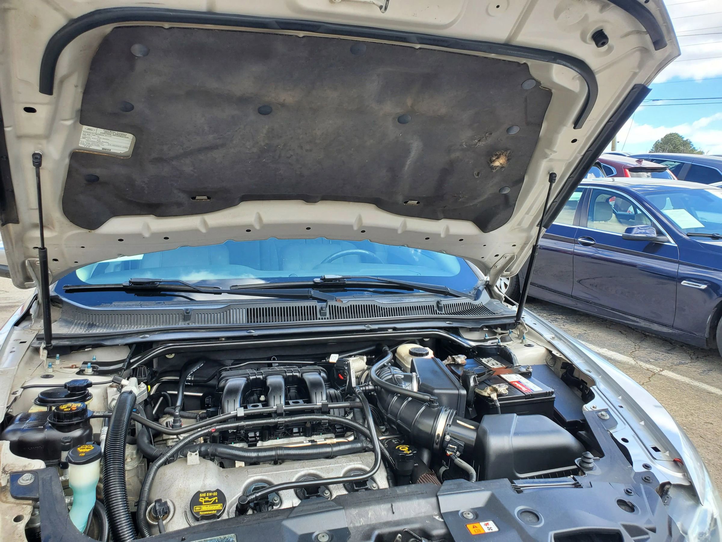 Used 2010 Ford Taurus SEL image 48