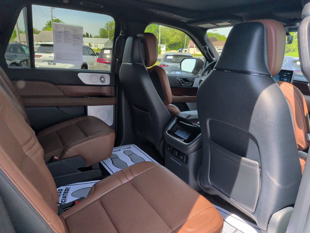 Used 2023 Lincoln Navigator Reserve AWD/4WD image 17